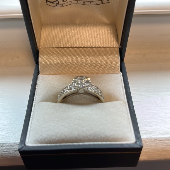 14k white gold engagement ring - Picture 2 of 5